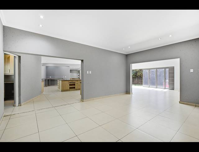 6 BEDROOM HOUSE FOR SALE IN BRYANSTON